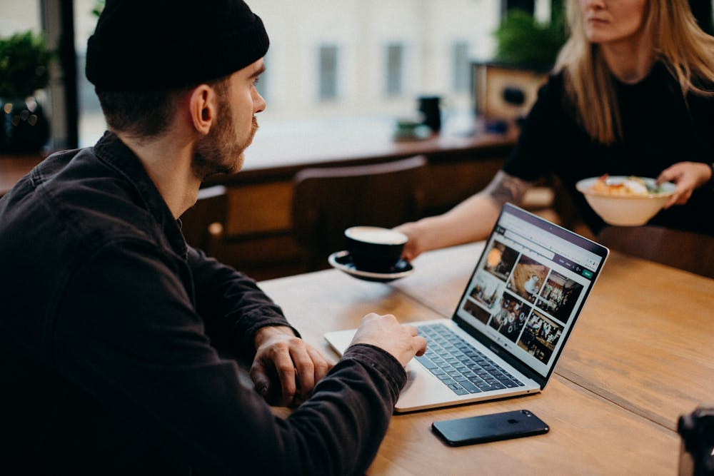 How a Professional Website Helps Businesses Grow in the Digital Age